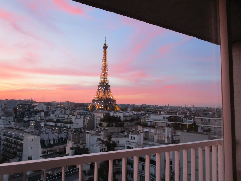 Designery AirBnB with Eiffel Tower View