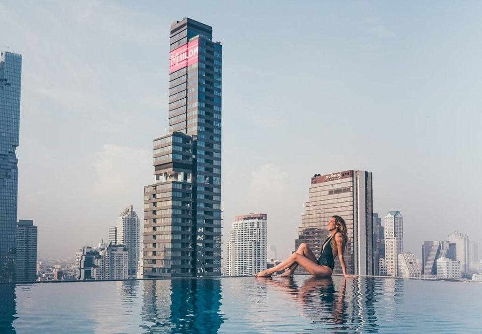 Incredible infinity Pools in the World - Swimming in the middle of the Bangkok Skyscrapers at the Infinity Pool at Amara Bangkok Hotel