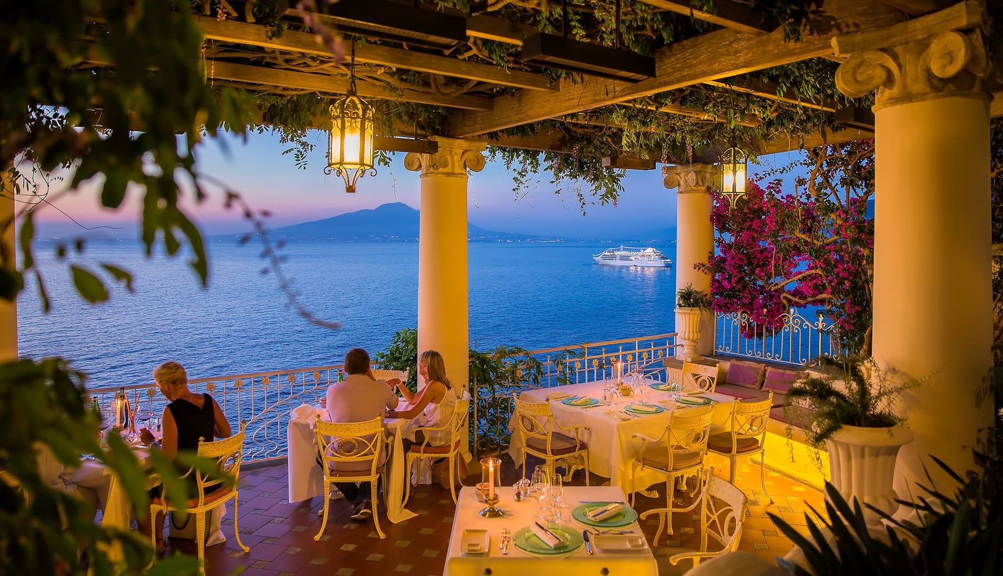 Top 10 Restaurants in the World with Best Views to Dine in 2023