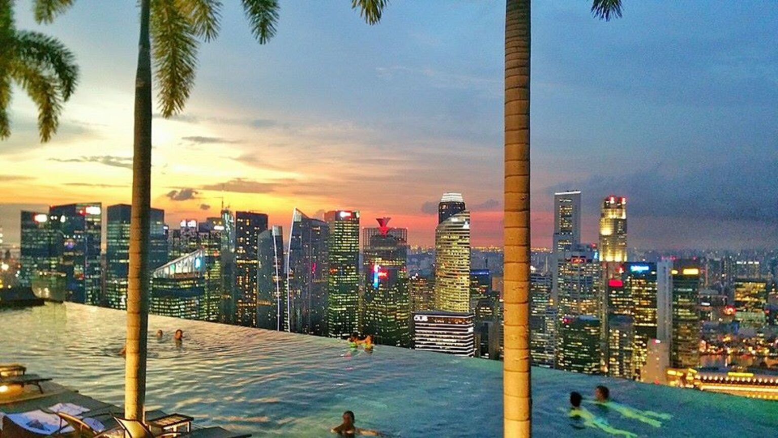 Infinite Pool at Marina Bay Sands Sinagapore - Best Infinity Pools in the World